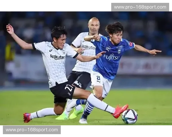 樱花绽放的战场：鹿岛鹿角与横滨水手的绿茵对决